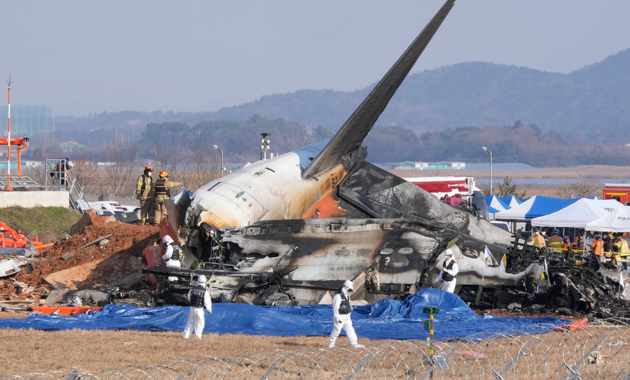 Tragic South Korean Jeju Air Flight 7C 2216 Plane Crash at Muan Airport Leaves 179 Dead